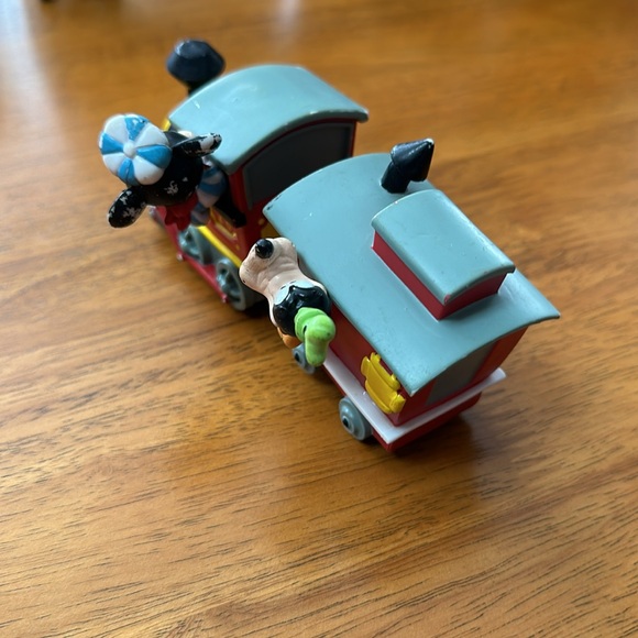 Vintage 1990’s Disneyland Park train. Mickey in the engine Goofy in Caboose - Picture 2 of 4